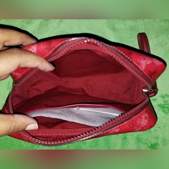 COACH Make-up/Carrying Case - Picture 4 of 4